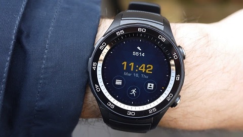 Đồng hồ Huawei Watch 2 được thiết kế với kiểu dáng thể thao năng động