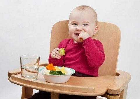 Ghế ăn dặm giúp tạo hứng thú ăn uống hơn cho bé